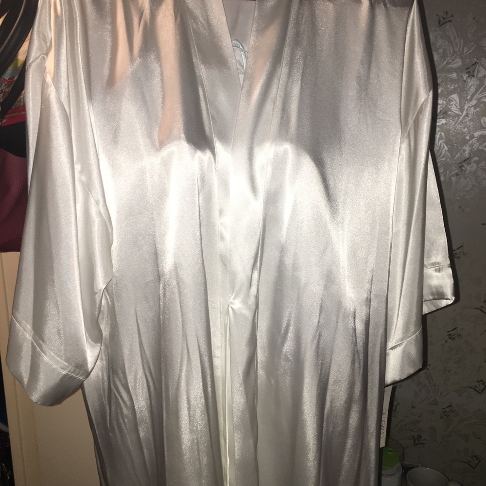 Brides Robe - Picture 5 of 5